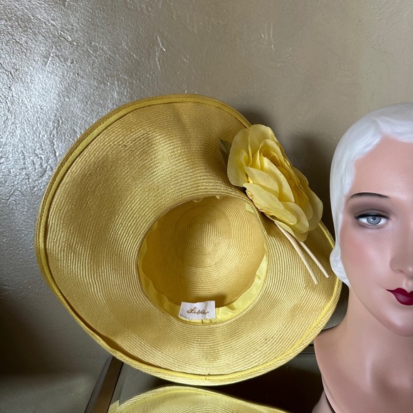 DRAMATIC 1960s\' YELLOW STRAW WIDE BRIM HAT WITH YELLOW FABRIC \